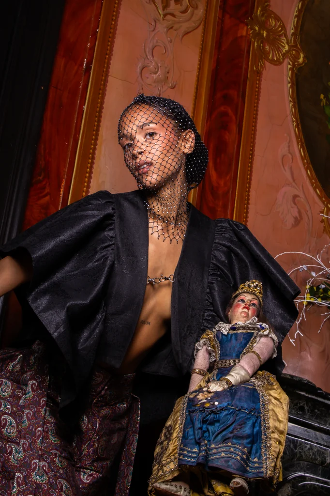 The model in an Eliuot look beside a Lupi marionette