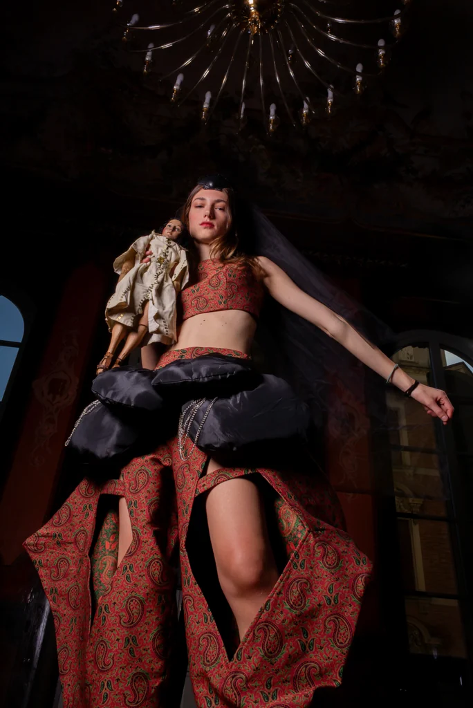 An Eliuot look with a Lupi marionette